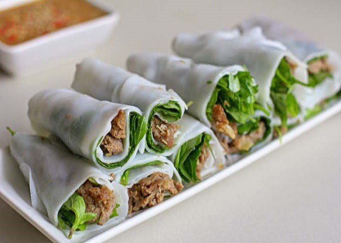 Bánh ướt cuốn thịt nướng