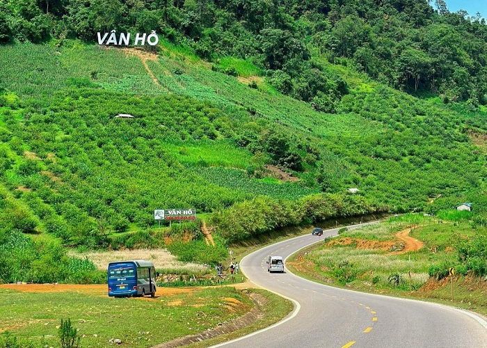 Con đường gây ấn tượng cho du khách bởi hình dáng tựa như bản đồ Việt Nam