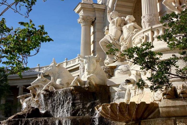 Lâu đài nước Palais Longchamps