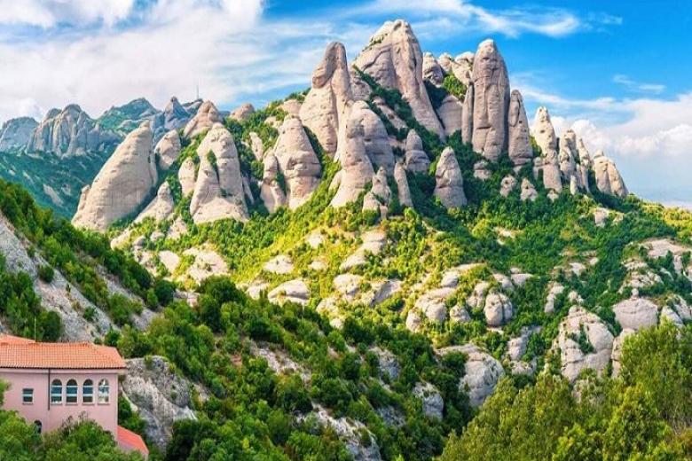 Núi răng cưa Montserrat