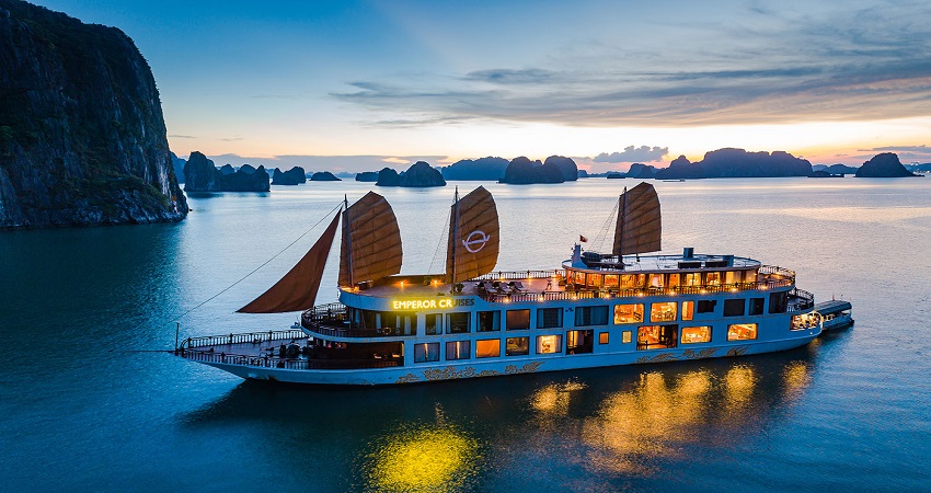Du Thuyền Emperor Cruises 5 Sao
