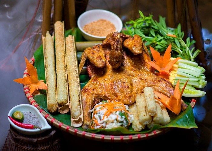 Gà nướng cơm lam