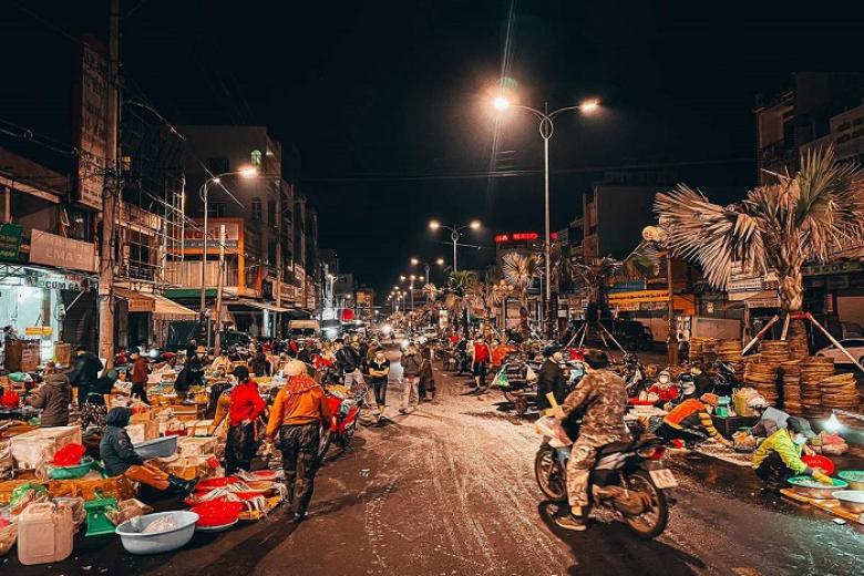Pleiku về đêm