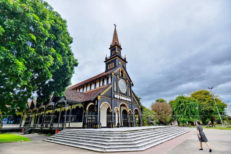 Nhà thờ gỗ ở Kon Tum