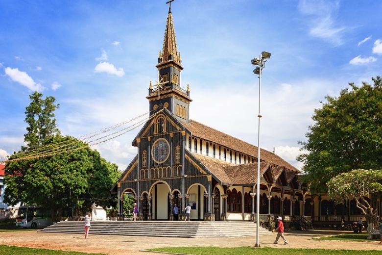 Nhà thờ gỗ ở Kon Tum