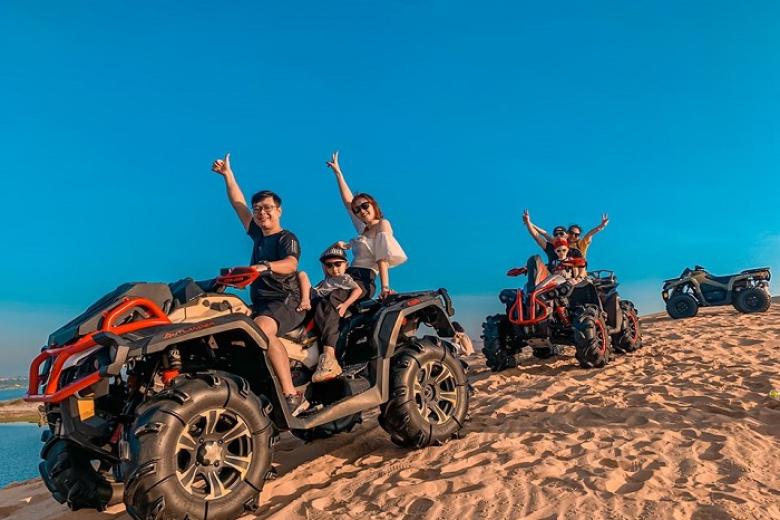 Xe Jeep khám phá Bàu Trắng