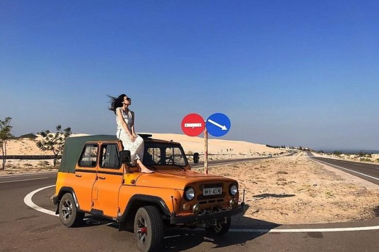 Xe Jeep khám phá Bàu Trắng