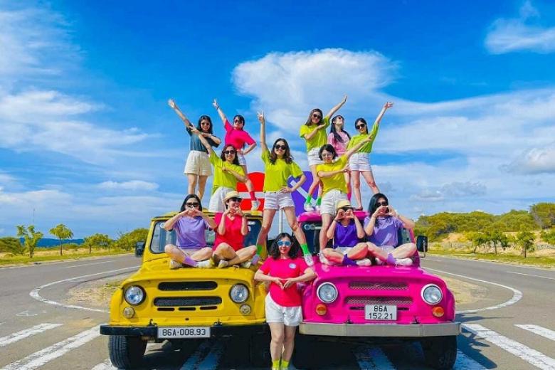 Xe Jeep khám phá Bàu Trắng