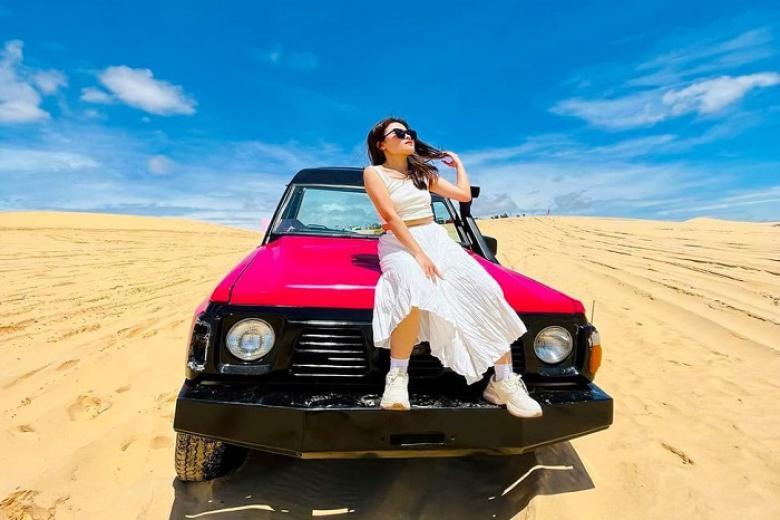 Xe Jeep khám phá Bàu Trắng