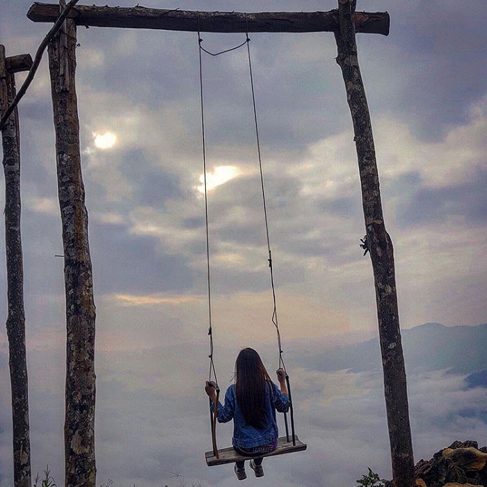 Xích đu bay ra biển mây