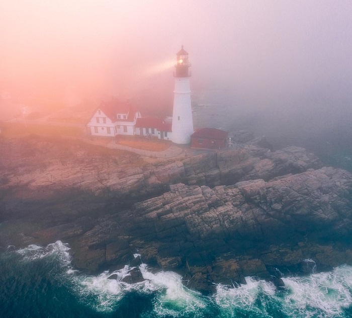 Nhiếp ảnh gia Jamie Malcolm - Brown, chủ nhân bức ảnh ngọn hải đăng Portland Head ở Maine, New England