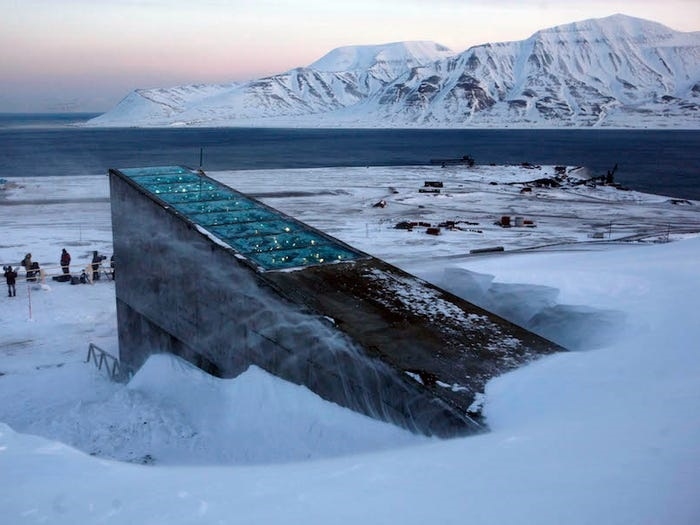 Longyearbyen, thị trấn cực bắc của thế giới, nơi mặt trời không lặn suốt 4 tháng trong năm