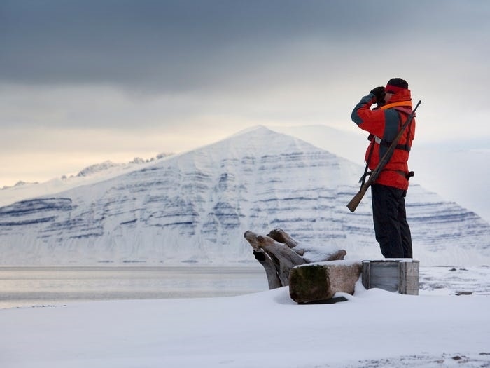 Longyearbyen, thị trấn cực bắc của thế giới, nơi mặt trời không lặn suốt 4 tháng trong năm