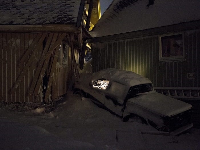 Longyearbyen, thị trấn cực bắc của thế giới, nơi mặt trời không lặn suốt 4 tháng trong năm