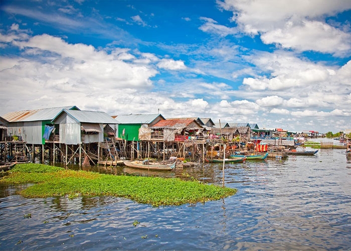 Hồ Tonle Sap thanh bình. Ảnh: letsventure.weebly.com
