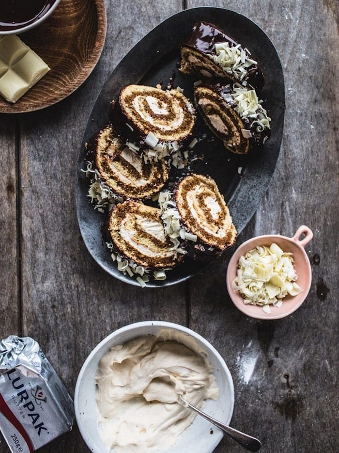 Bánh cuộn kem Tiramisu Swiss Roll