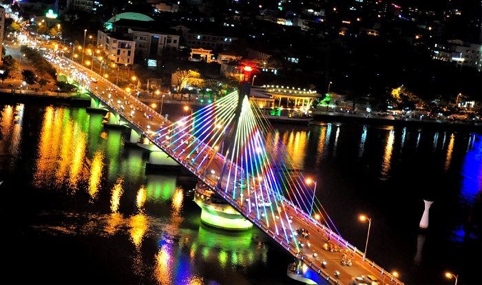 Cầu sông Hàn - cầu quay đầu tiên của Việt Nam. 