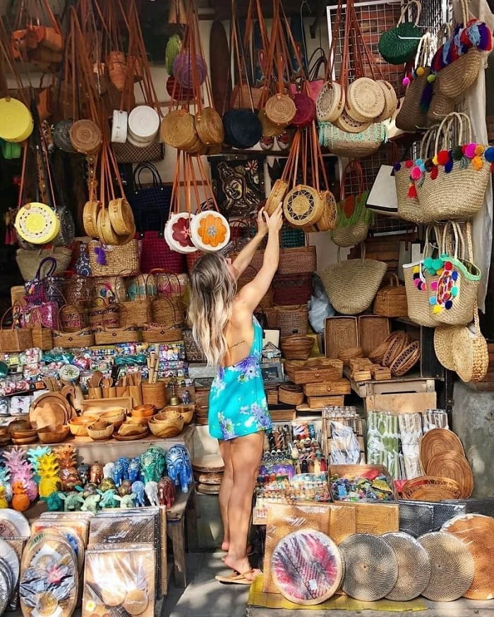 Chợ nghệ thuật là điểm du lịch ở Kuta tập trung hầu hết các cửa hàng bách hoá lớn ở đảo Bali.