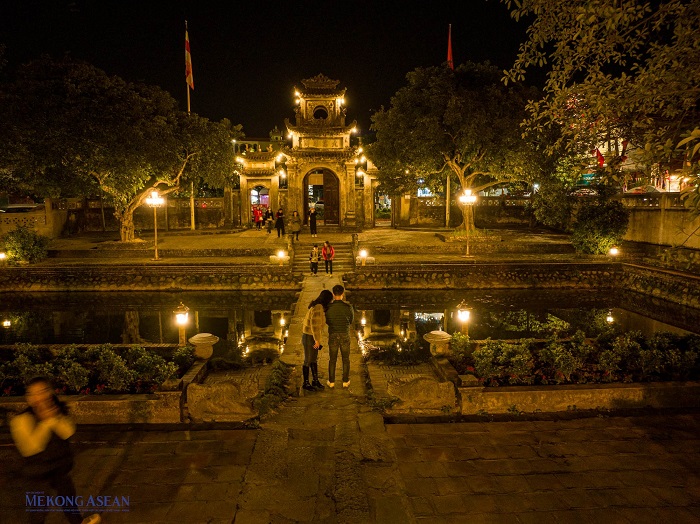 Khung cảnh yên bình của ngôi chùa