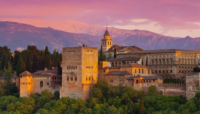 Cung điện Alhambra, Tây Ban Nha. Ảnh: fondsecran.eu