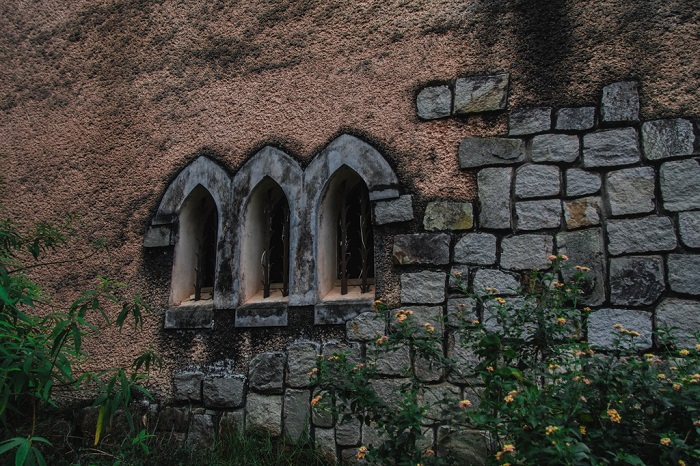 Nhà nguyện dòng Franciscaines mang đậm bóng dáng kiến trúc Gothic đặc trưng của phương Tây.