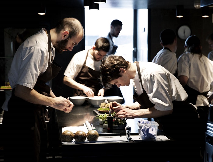 Bài toán giá dịch vụ du lịch