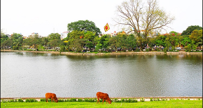 Hồ Bán Nguyệt Hưng Yên là điểm dừng chân tuyệt vời để nghỉ ngơi, ngắm cảnh