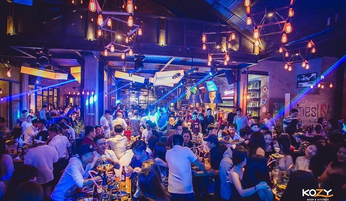 V-Sky bar là một trong những quán bar thú vị ở Đà Lạt. 