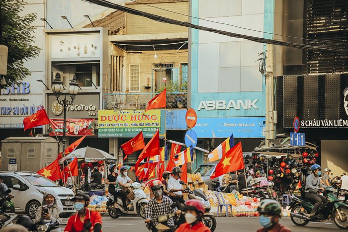 Phố Sài Gòn rực rỡ ngày cuối năm qua ống kính của Kỳ Anh Nguyễn