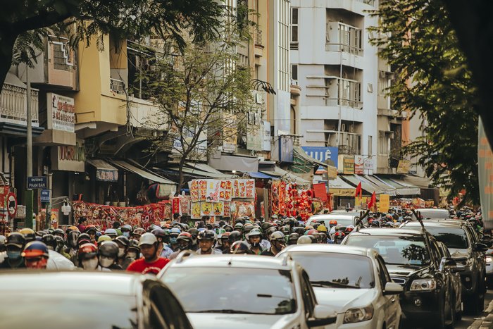 Phố Sài Gòn rực rỡ ngày cuối năm qua ống kính của Kỳ Anh Nguyễn