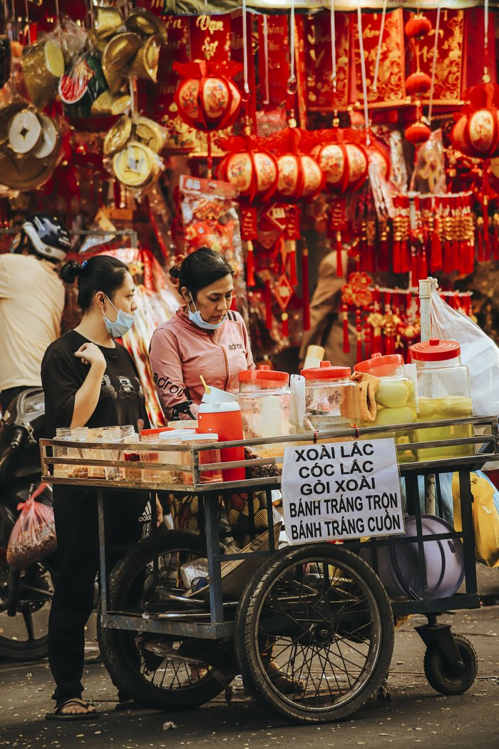 Phố Sài Gòn rực rỡ ngày cuối năm qua ống kính của Kỳ Anh Nguyễn