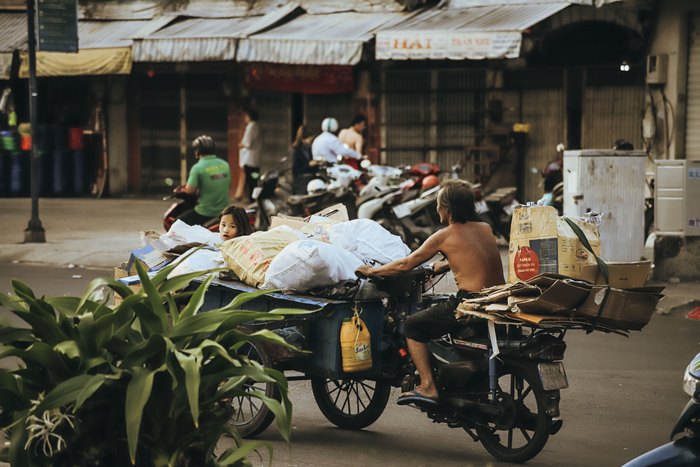 Phố Sài Gòn rực rỡ ngày cuối năm qua ống kính của Kỳ Anh Nguyễn