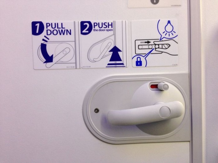 Những bí mật lớn trên máy bay có thể bạn chưa biết khi đặt vé