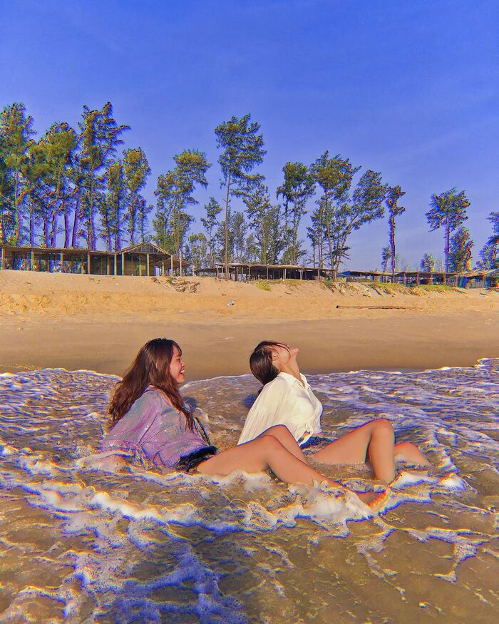 Rong ruổi hoà mình giữa thiên nhiên thơ mộng tại các bãi biển đẹp ở Huế khiến bao người say đắm