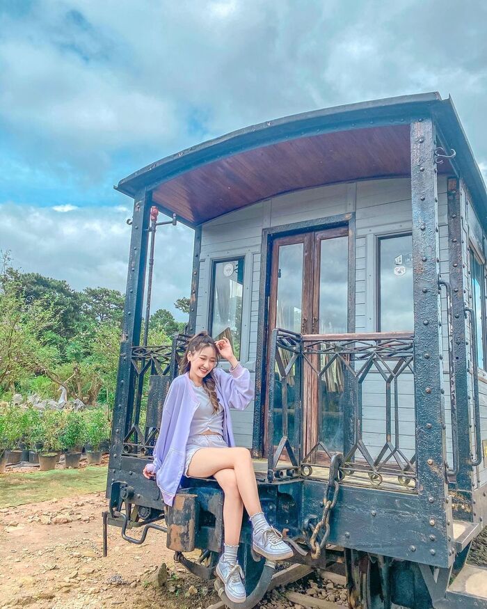 Lưu giữ dấu ấn riêng tại các địa điểm chụp ảnh phong cách hoài cổ ở Đà Lạt