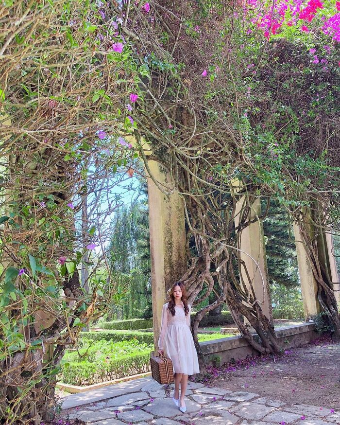 Lưu giữ dấu ấn riêng tại các địa điểm chụp ảnh phong cách hoài cổ ở Đà Lạt