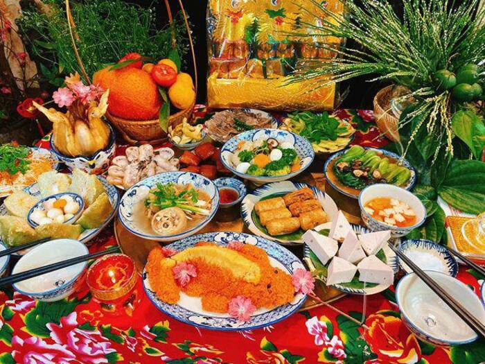 Các món ăn truyền thống sẽ được người dân chuẩn bị tại bàn thờ ông Táo