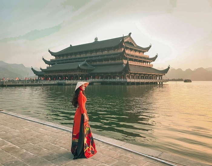 Du xuân chùa Tam Chúc
