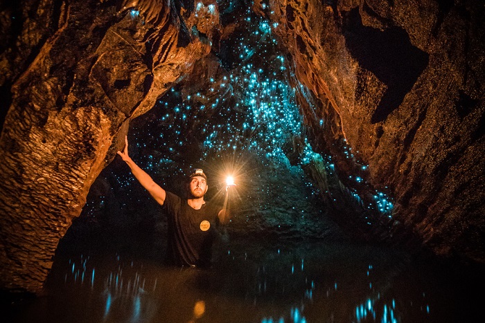 hang động kỳ lạ