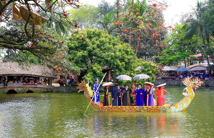 Bạn có thể tới điểm du xuân tại Hà Nội này vào mùa lễ hội để cảm nhận không khí sôi động, tưng bừng của năm mới