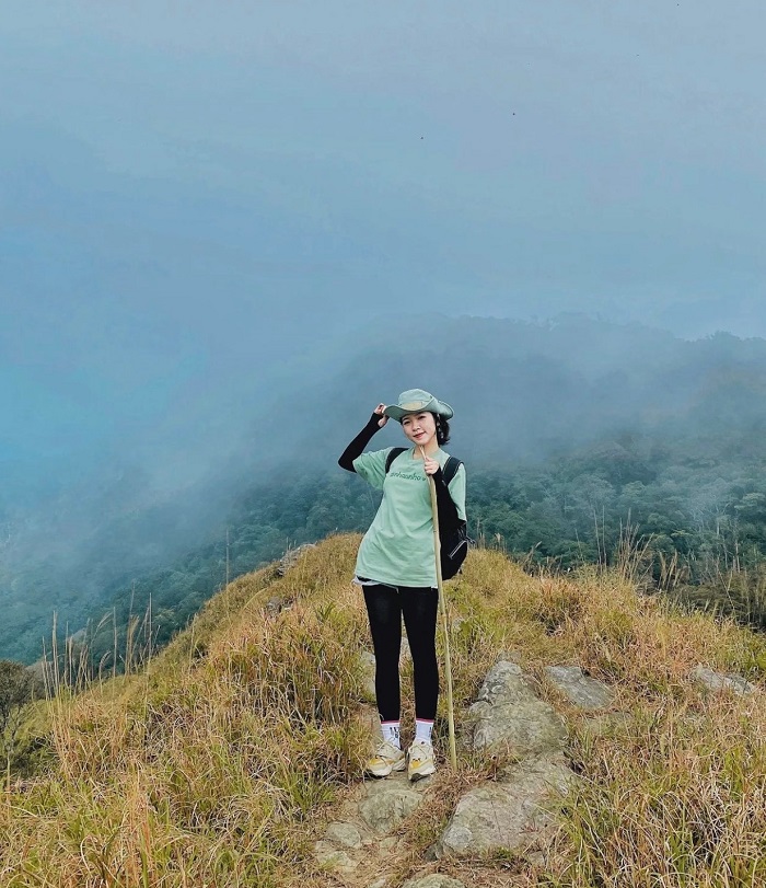 Đỉnh Phia Pò Lạng Sơn cao hơn 1.500, nếu đã có kinh nghiệm leo núi và thể lực khỏe, bạn có thể đi về trong ngày