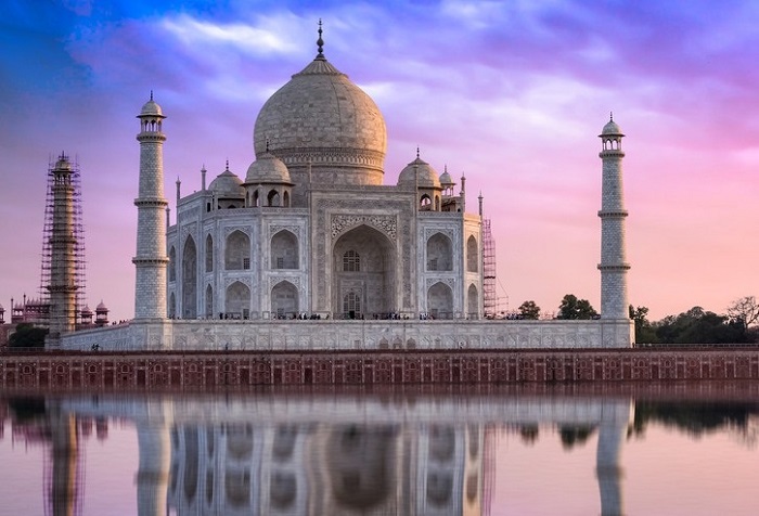Đền Taj Mahal, công trình kiến trúc nổi tiếng nhất của Ấn Độ. Ảnh: Remote Lands