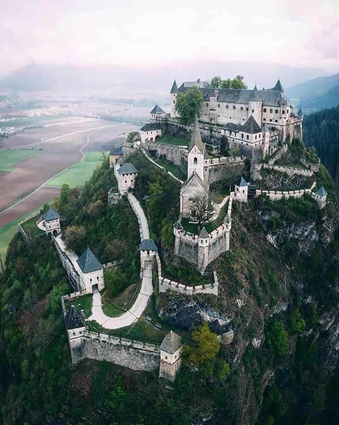 Khám phá lâu đài cổ khi du lịch Áo