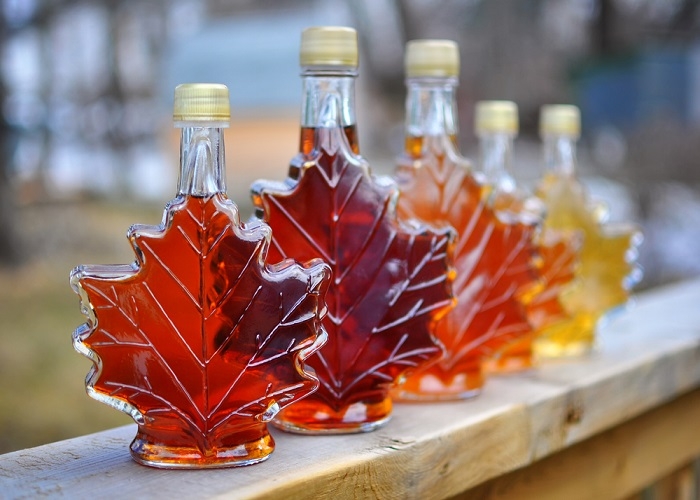 Du lịch Canada - Bạn có thể mua siro lá phong về làm quà khi đi du lịch Canada
