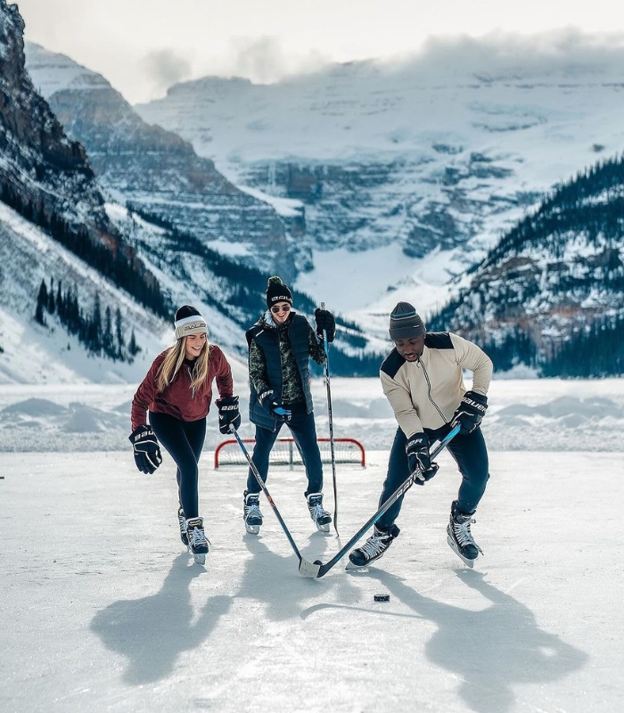 Du lịch Canada - Đến vườn quốc gia Banff bạn có thể tham gia trượt tuyết