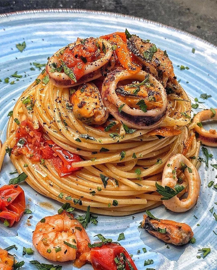 Thưởng thức spaghetti khi du lịch Italia