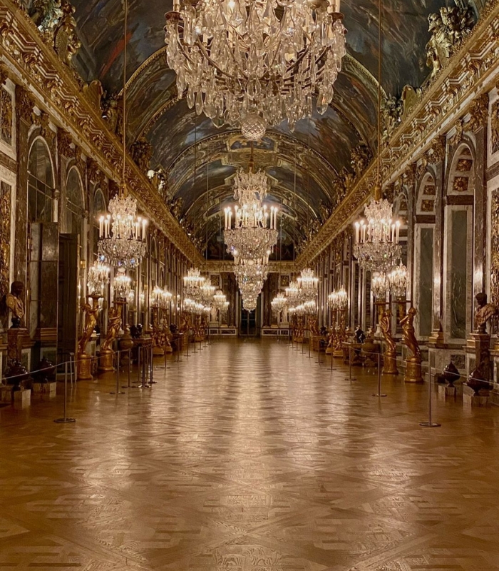 Du lịch Pháp - Khung cảnh sang trọng bên trong cung điện Versailles