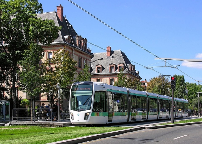 Du lịch Pháp - Tramway là loại xe điện phổ biến ở các thành phố lớn