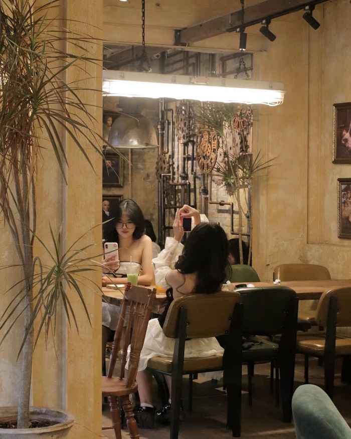 Không gian nhẹ nhàng tại quán cà phê view đẹp ở Quận Hoàn Kiếm Hà Nội