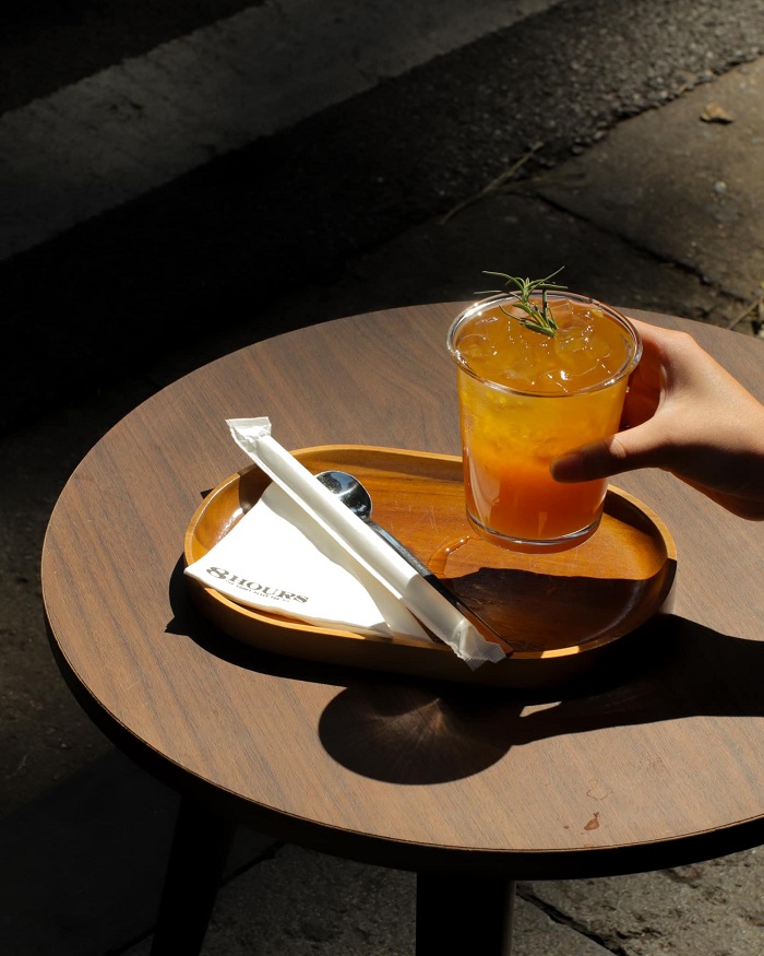 Đồ uống đơn giản nhưng bắt mắt cũng là điểm cộng ở quán cà phê view đẹp ở Quận Hoàn Kiếm Hà Nội